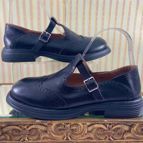 Clarks Leather Black Mary Jane's  NWOT - Picture 1 of 8